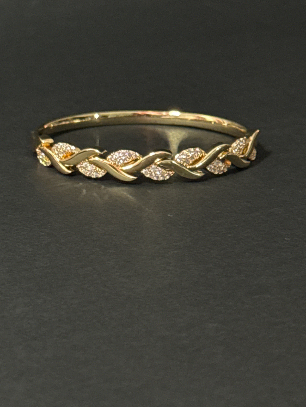 LUXE TWIST CRYSTAL BANGLE