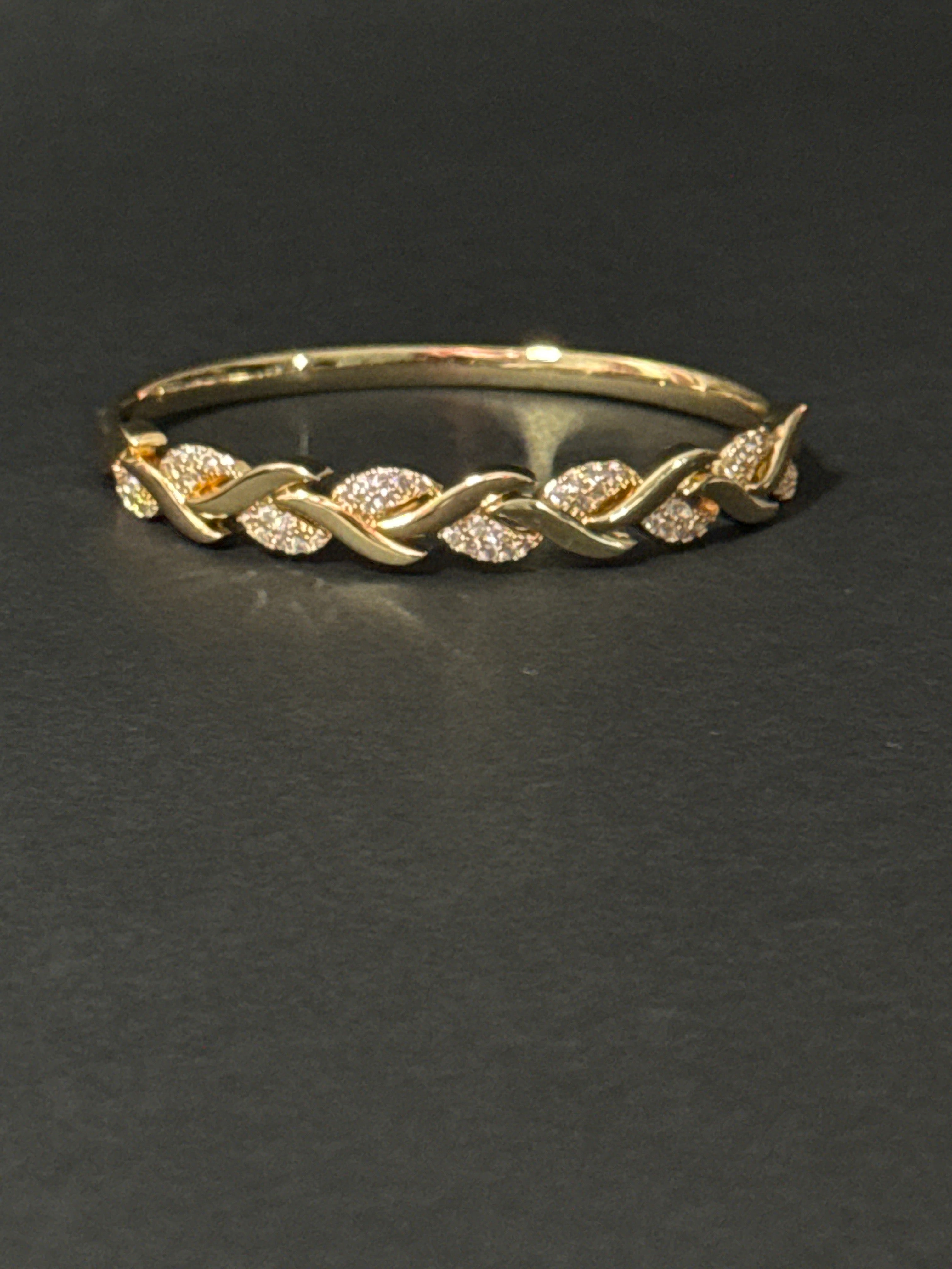LUXE TWIST CRYSTAL BANGLE