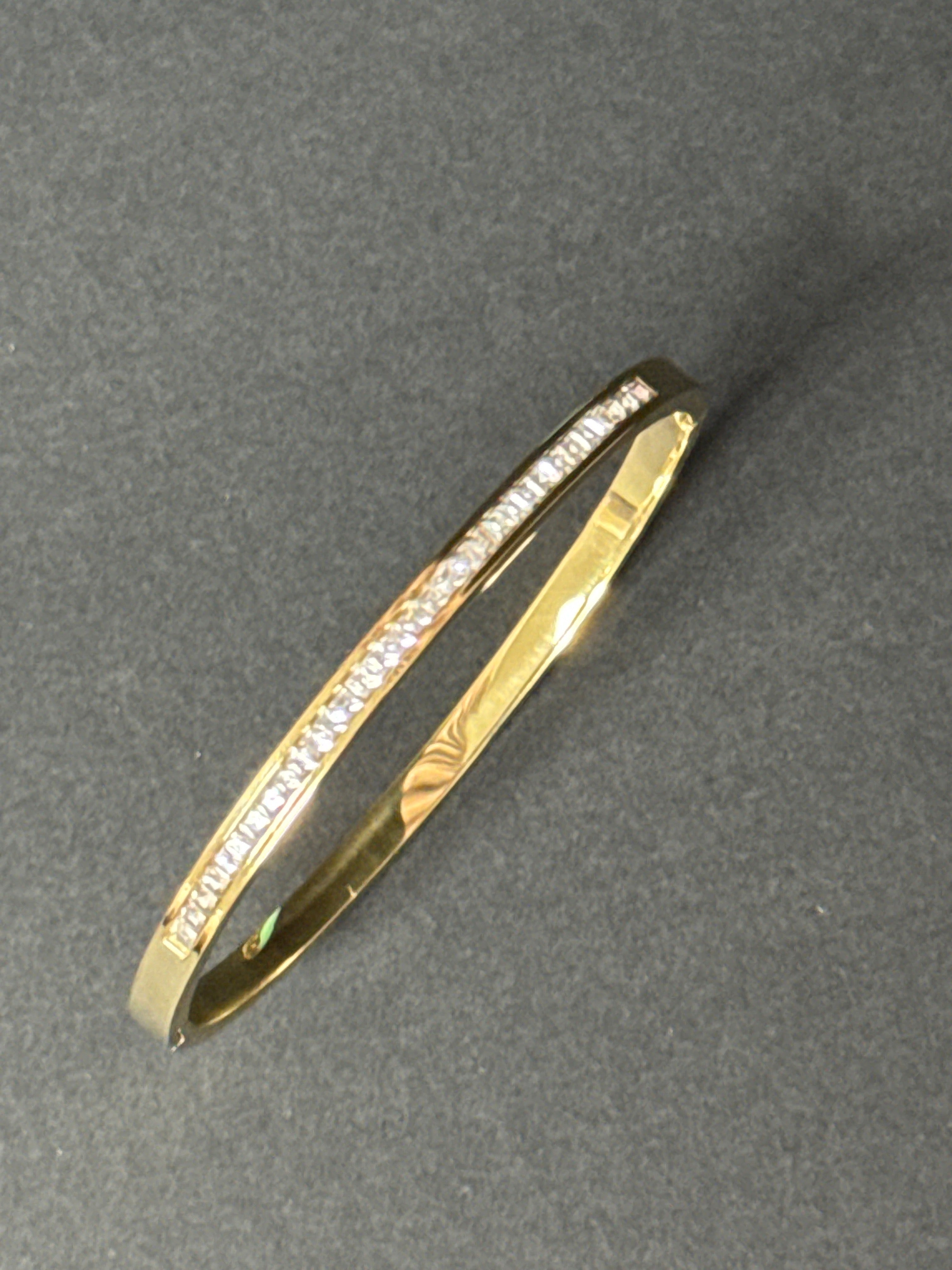 SLIM CRYSTAL LINE BANGLE