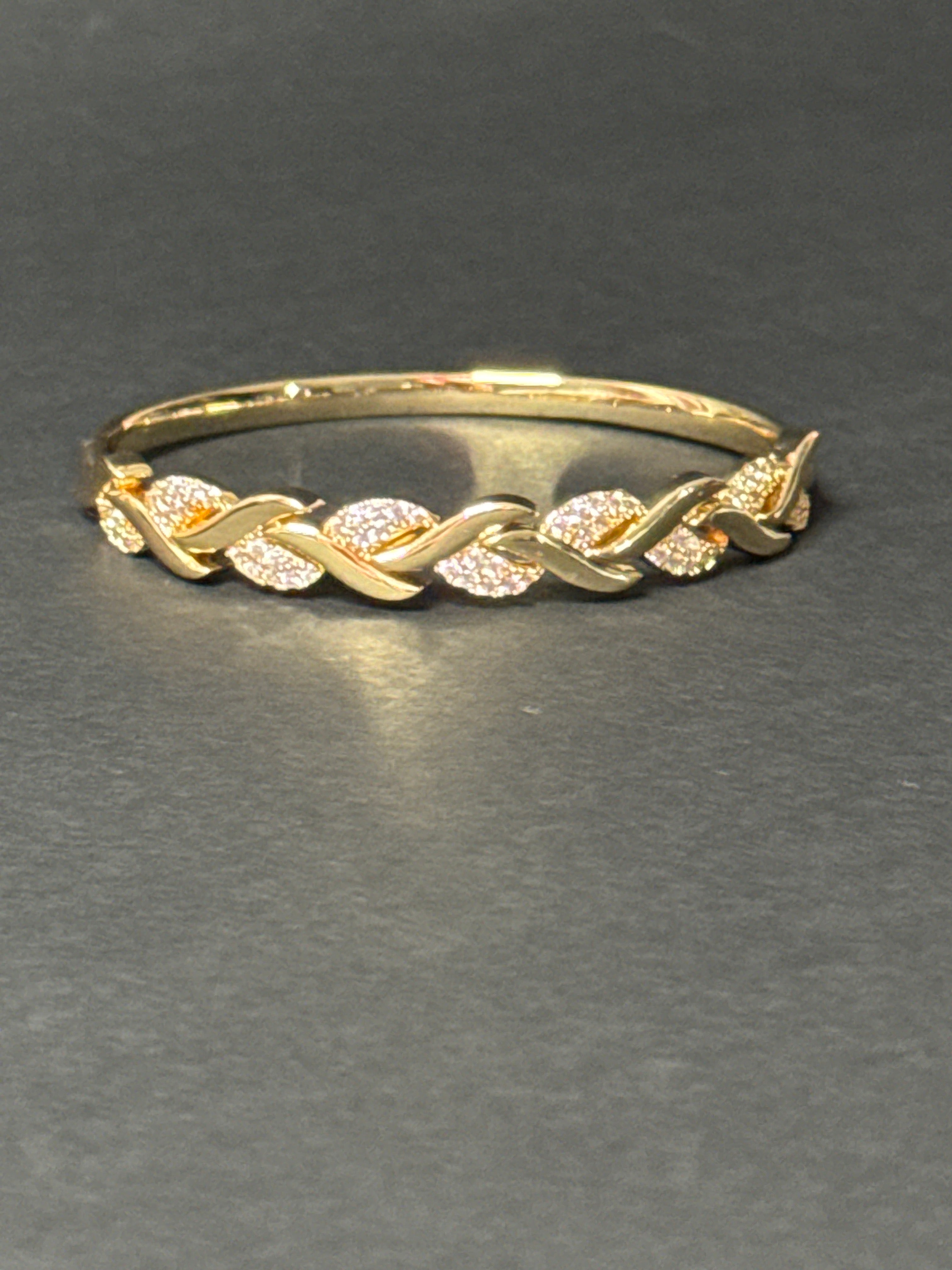 LUXE TWIST CRYSTAL BANGLE