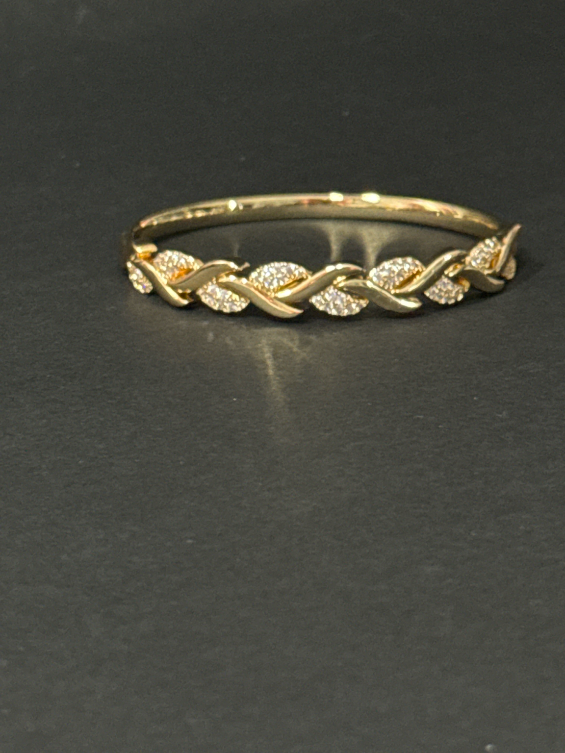 LUXE TWIST CRYSTAL BANGLE