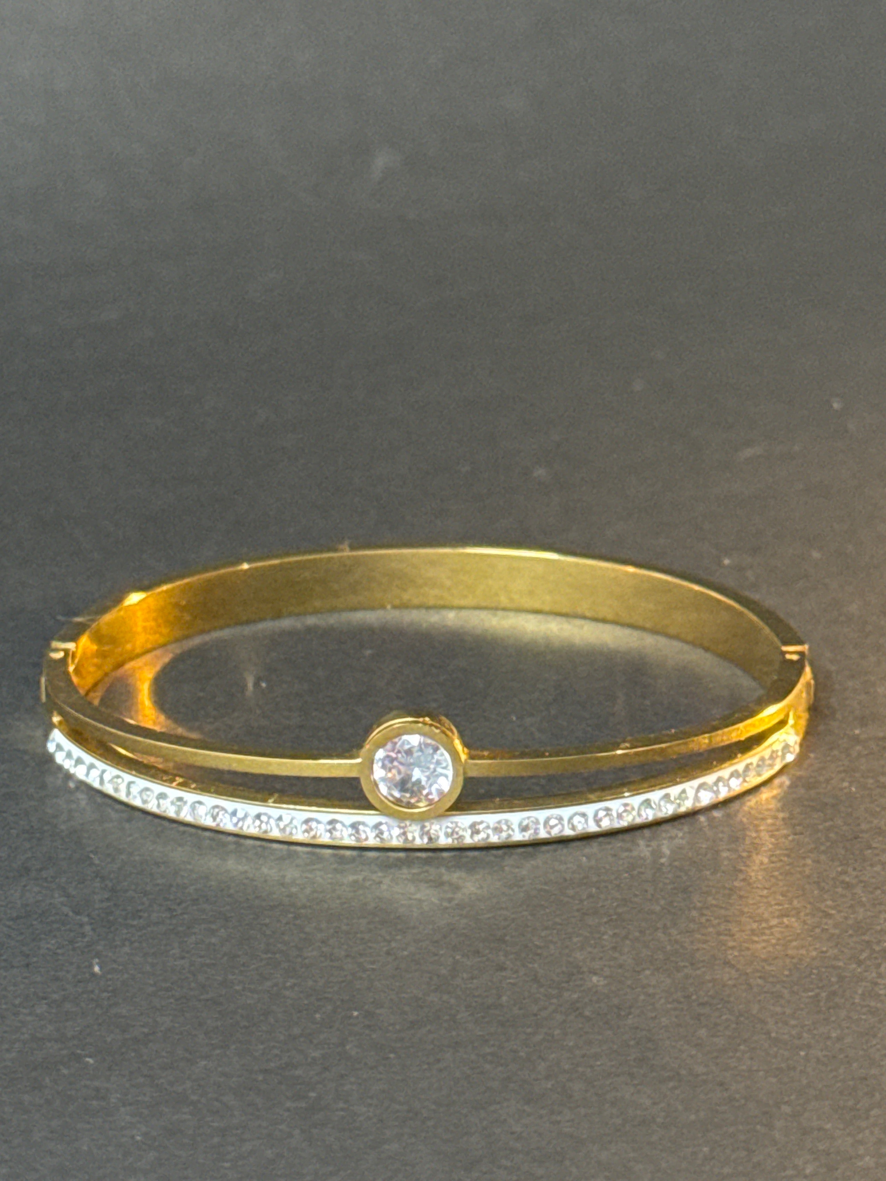 ELEGANCE CRYSTAL BAND BANGLE