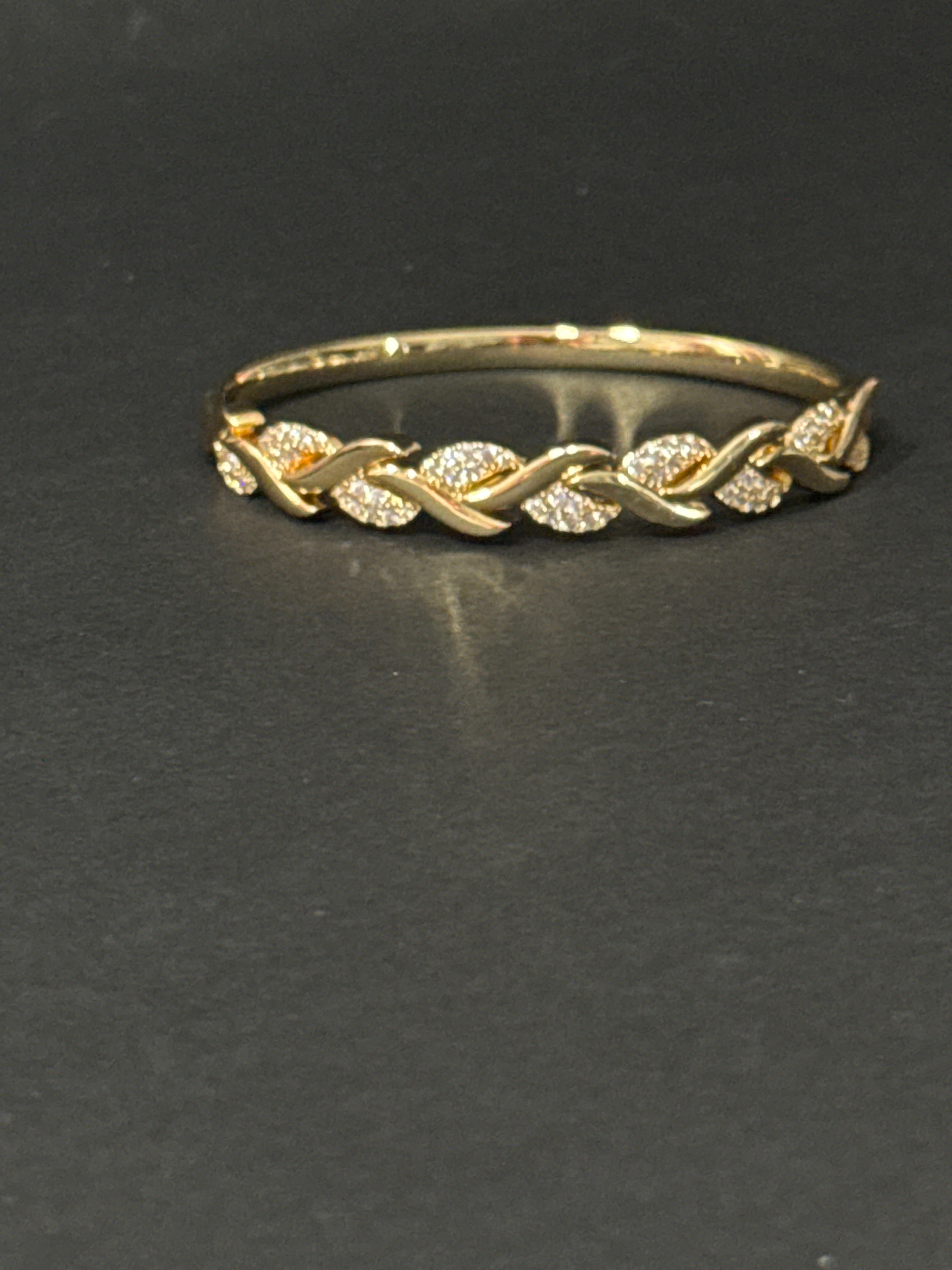 LUXE TWIST CRYSTAL BANGLE