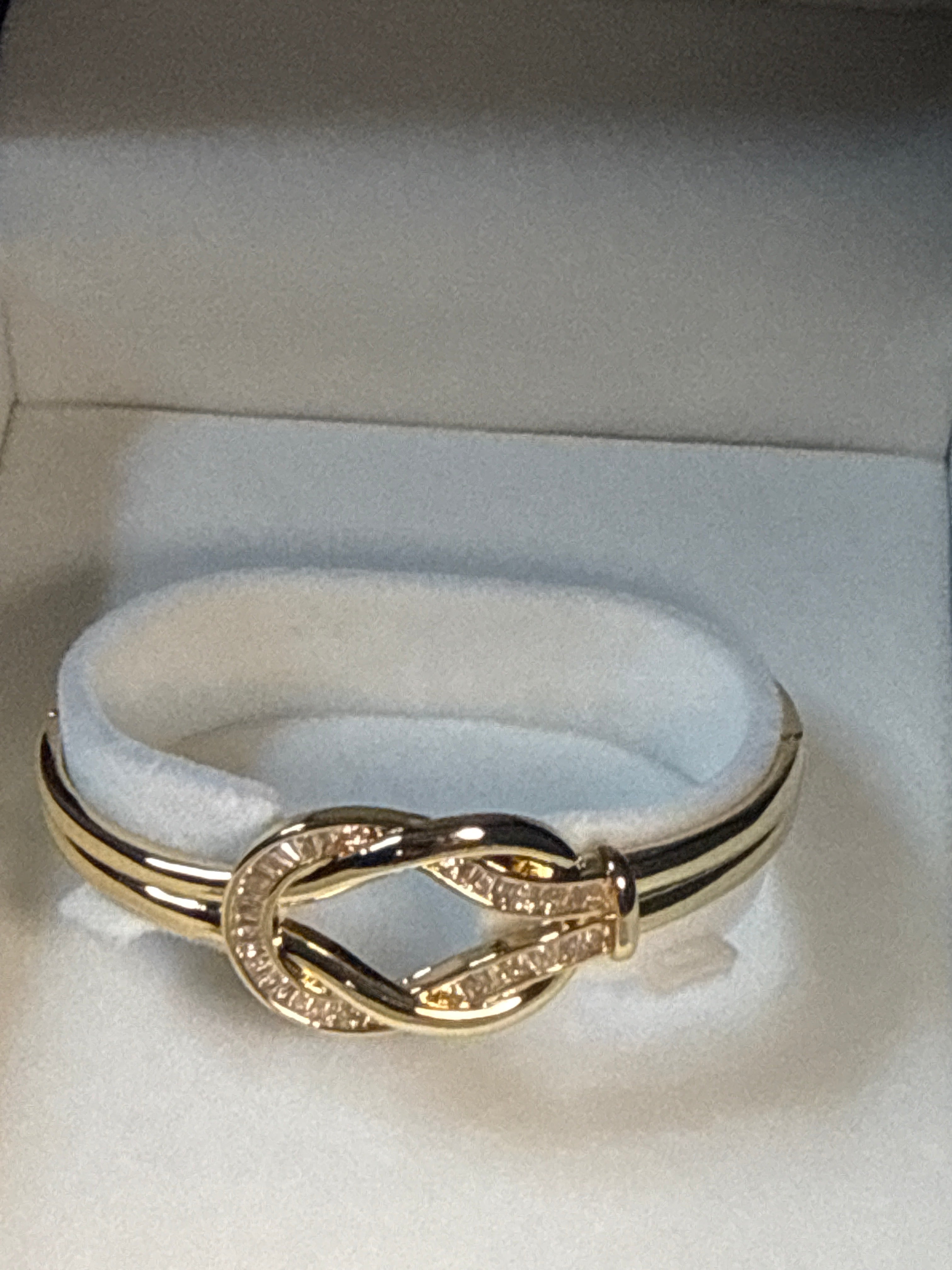 LUXE KNOT CRYSTAL BANGLE