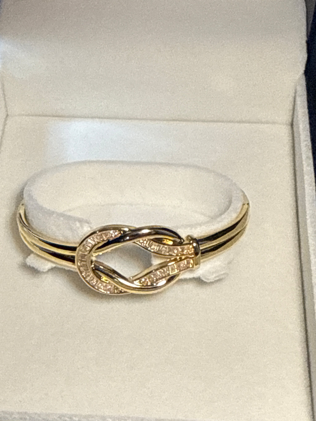 LUXE KNOT CRYSTAL BANGLE