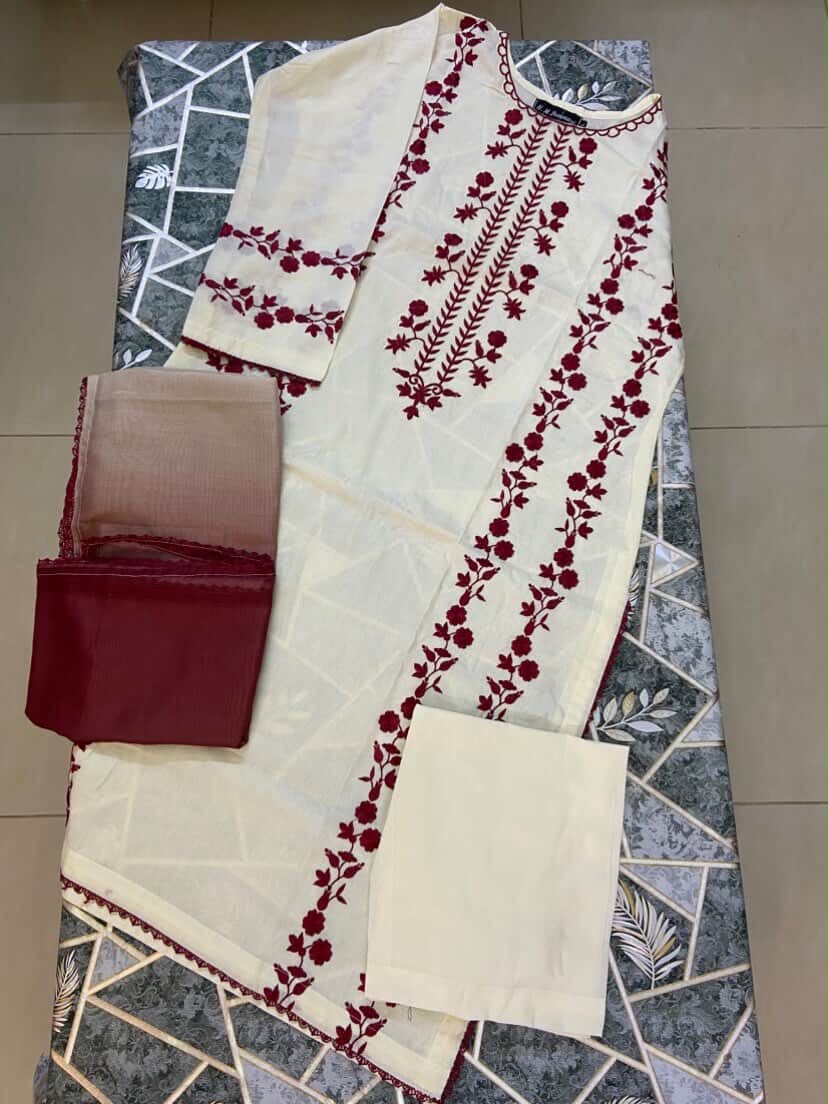 Ruby Vine Embroidered Lawn 3-Piece Suit